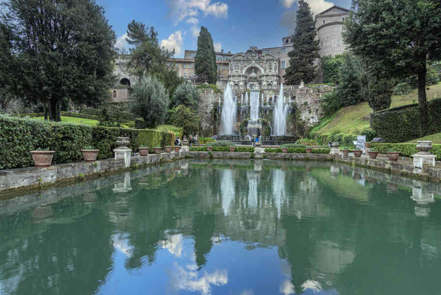 Italia - Tivoli 55 - Villa del Este - Le Peschiere.jpg